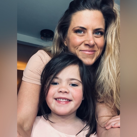 Meet your Posher, Danielle - Picture 1 of 3